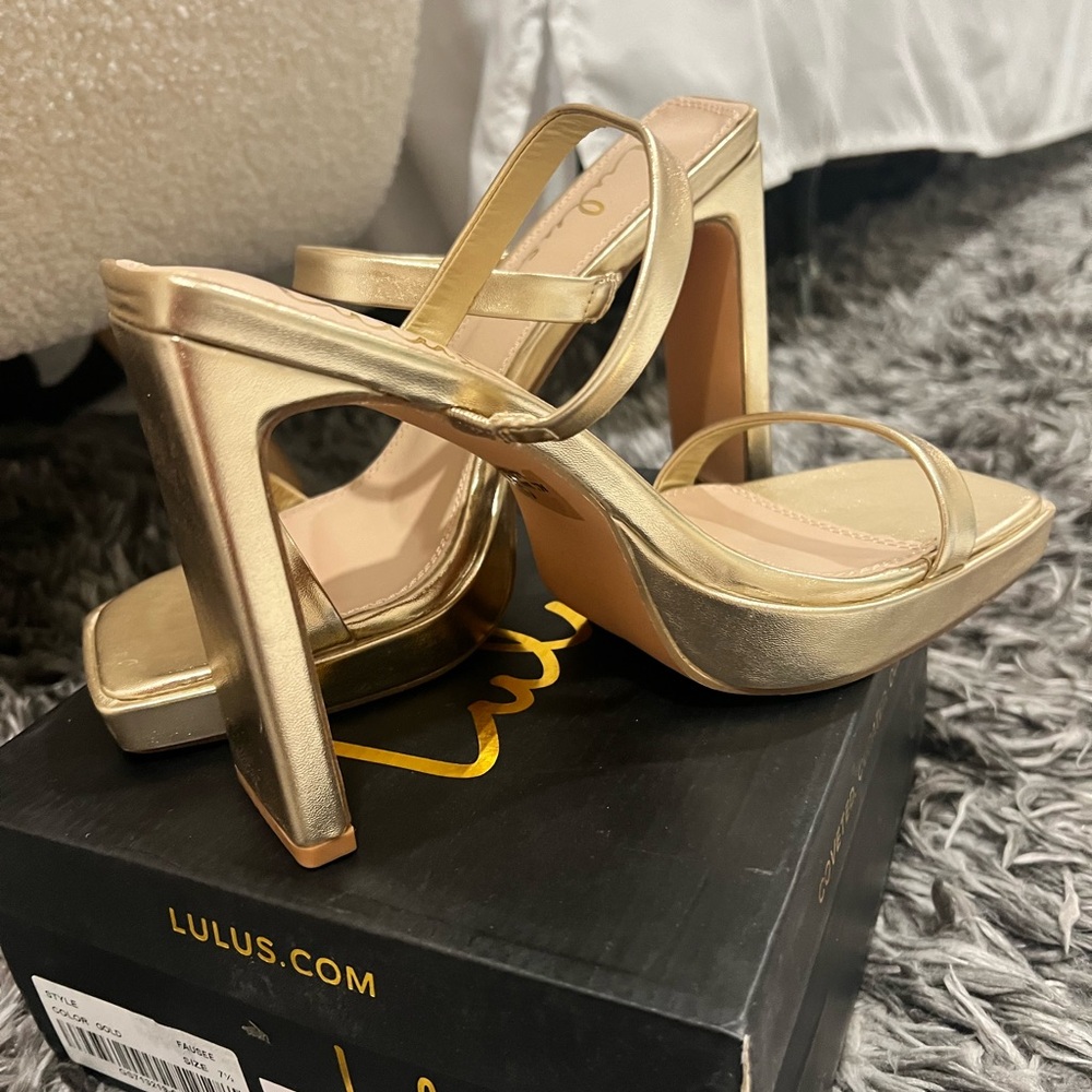 Lulu's Gold Fausee Women's Heels